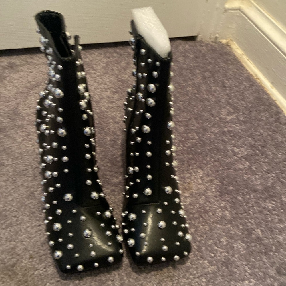 New black silver Pearl booties size 9